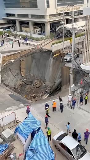 1.2M views · 9.2K reactions | 曼谷今（24）出現天坑️ | 泰國清邁象 Chiang Mai Elephant | Facebook