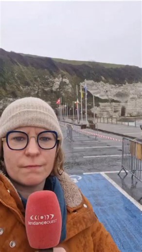 🌬️ La tempête en approche sur la Normandie Vents violents, fortes rafales et conditions météo dégradées : une tempête est attendue sur la région dans les prochaines heures. 🎥 Célia Caradec, journaliste à Tendance Ouest, fait le point sur la situation, les zones les plus exposées et les consignes à suivre pour rester en sécurité. 🚨 Soyez vigilants, limitez vos déplacements et suivez l’évolution de la situation sur nos antennes, notre site et nos réseaux sociaux. | Tendance Ouest