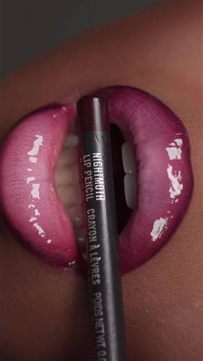 I’m actually obsessed with this berry pink lip paired with a blue toned pink blush! Nightmoth by MAC is forever that girl one of the first lipliners I owned ! Juvias place lip glosses are super pigmented and perfect for any milky pink lip combo PRODUCTS @maccosmetics Nightmoth lip liner @Juvia’s Place Pink velvet lip gloss @DanessaMyricksBeauty Lift colorfix pigment #lipcombo #lipcombotutorial #makeupinspiration #lipgloss #lipliner