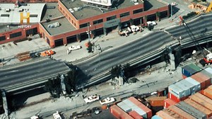 #AlienígenasAncestrales Son incontables los actos extraños que suceden a lo largo del Paralelo 37, en todo el mundo. Sismos, avistajes extraños, mutilaciones. ¿Es posible que la geología de la Tierra a lo largo del Paralelo 37 genere algún tipo de exótica energía que puede abrir portales a otros puntos del universo? 📺 Todo esto y más en tu pantalla de History | HISTORY