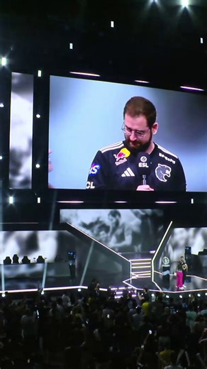FalleN não foi só um jogador de CS, ele foi talvez a figura mais importante na história dos esports no Brasil.Referência e exemplo em tudo que fez, uma das pessoas mais humildes e respeitosas que eu já conheci.Não tem como não ser fã dele, um campeão, um professor, uma lenda!