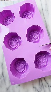 This color combo 💙🧡💖 But for valentine's day? Chocolate rose filled with biscoff butter, nutella, and oreo cookie 🍪 So, sooooo good, you guys! How to: • cut the mold for easy chocolate maneuvering and demolding (have been doing this for over two years with some of my molds!) • to prevent colored chocolate "bleeding" into each other: sprinkle/spread each of your chosen melted chocolate colors, freezing for 5 minutes in between of applying each (I used stoverandcompany white chocolate, colored