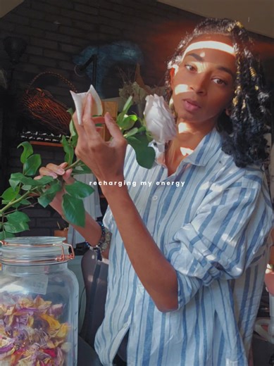 After a long week, the most powerful thing we can do for ourselves is recharge. Rest isn’t a reward it’s a tool. A way to combat burnout, overwhelm, and the pressure to always be “on.” Relaxing, resetting, and recharging can look different for everyone. It might be a quiet bath, a slow evening ritual, intentional self-care, or simply giving yourself permission to pause. At The Firefly Box, we create products designed to support those moments whether you’re unwinding, grounding, or gently pouring