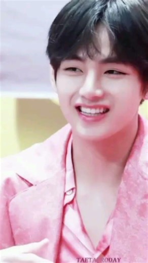 Uuiiiii 💜 Kim Taehyung 💜 so cute 🥰🥰🥰 so cute bts army 💜💜💜💜💜💜💜