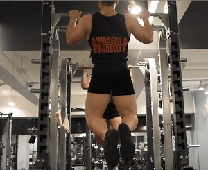 プルアップのやり方！背中に効かせるコツで筋トレ効果UP！チンアップとの違いも - Slope[スロープ]｜モテる男への坂道を登るメディア