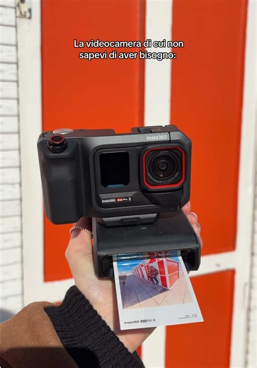 Stampare i ricordi 3 secondi dopo averli vissuti 🎞️💌 Si può fare con la Insta360 Ace Pro 2! In pratica è una action cam super compatta ma potentissima: la qualità delle foto è meravigliosa, i video sono fluidi e i colori pazzeschi anche di sera. Con la stampante dedicata poi puoi stampare tutte le foto al volo😍 Vi lascio il link nella bio! Intanto fatemi sapere cosa ne pensate🫶🏼 #insta360 #insta360acepro2 #acepro2 #actioncam ADV @insta360 official
