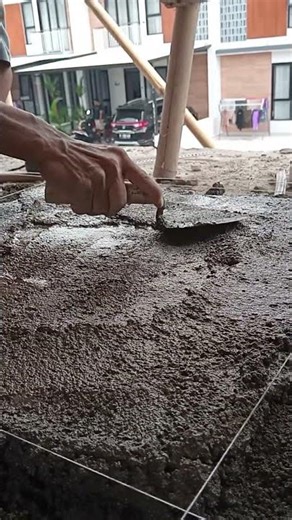 Installing granite: leveling the cement and sand mixture