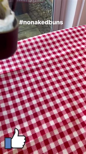 We couldn’t leave our pistachio buns naked 👀 They’ve been drizzled in a pistachio cream glaze and sprinkled with a pistachio crumb #nonakedbuns