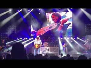 Toby Keith Pays Tribute to Glen Campbell with Wichita Lineman