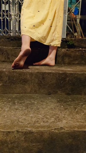 Jiang Wei | barefoot life##barefoot #dirtyfeet #barefootgirl #barfuß #barfuss #feetmodel #босиком #barefootliving #barefooted | Instagram