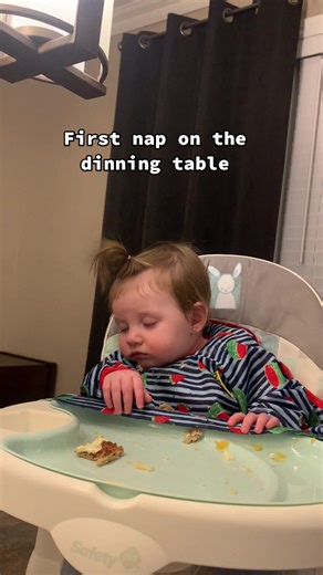🤣🤣🤣 #1rst #baby #funnybaby #comedy #funny #nap #sleepy #sleepybaby #tgif #babyfever #babiesoftiktok #fy #relatable #momlife #fyp #foryourpage#laugh