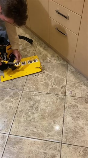 Assembling a DEWALT Tool Belt for Home Projects