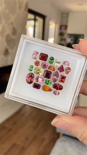 Gemmologist & Gem Cutter on Instagram: "These garnets don’t need any help looking festive this Christmas season, look at that gorgeous colour palette! 😍😍 Most of these garnets are from Tanzania and Malawi and offer rich red tones in rhodolite and pyrope, ginger to orange tones in spessartite and hessonite, striking green in tsavorite and of course my personal favourite malaya garnets in blush pinks and rose colours 😍🤤 theres a colour and budget for everyone available in garnet 🥰 #tatumgems 