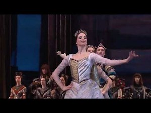 SWAN LAKE - Hungarian Bride (Angelina Vlashinets - Bolshoi Ballet)