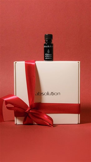 Absolution on Instagram: "Cadeau dès 200€ d'achat : Le VIP Set Ce coffret d'une valeur de 203€ réunit des pépites @lazartigue_paris @racyneparfums @eclobeauty @dlabnutricosmetics et Absolution qu'on a hâte de vous faire découvrir ! On vous l'offre pour tout achat de 200€ ou plus pendant le mois de décembre ! Offre valable en ligne et en boutique dans la limite des stocks disponibles (100 quantités seulement). Le cadeau s'ajoutera automatiquement à votre panier 🎉❤."
