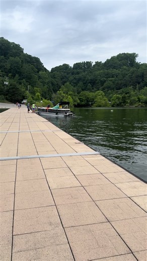 Exploring Lake Cumberland: Pontoon Boats, Scenic Views, and More!