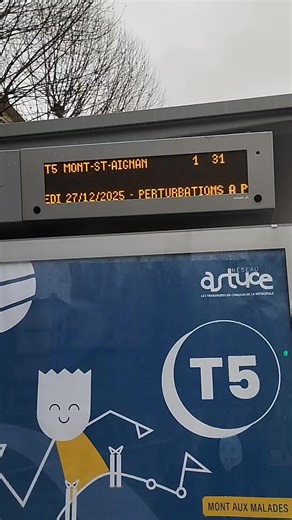 hello les amis j'espère que vous allez bien je fait cette vidéo quand je suis partie a Rouen depart T5 en directions mont saint -aignan, et je vous souhaite à tous une bonne fête de fin d'année et bon réveillon à vous tous