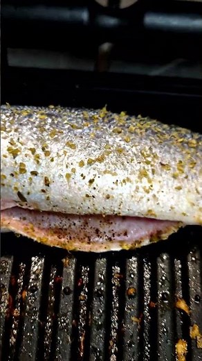 🔥🐟 Grilled Sea Bass | Crispy & Juicy | Grill Minute #seabass #grilledseabass #grillfish #shots