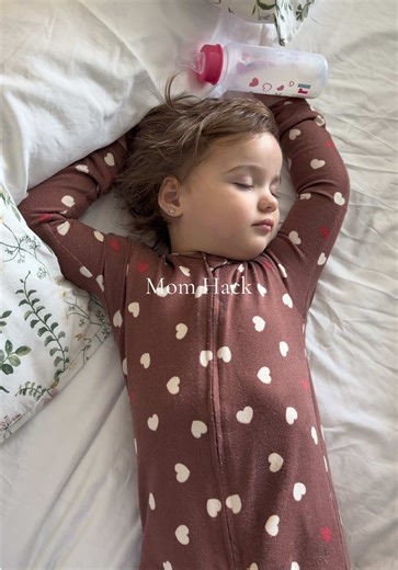 Mom Hack 💤 If you put a little butter on the pacifier… 😴 #momhack #momlife #babysleeping #momtips #lifehacks