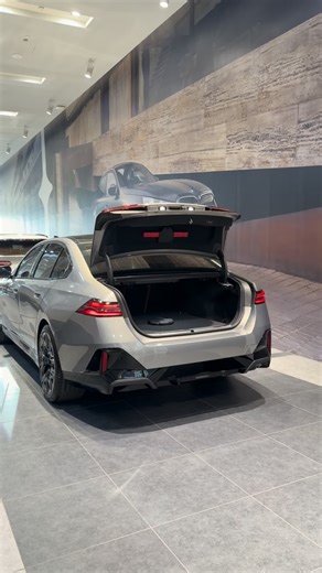 BMW 520i Oxide Grey In-line 4 cylinder BMW TwinPower Turbo 48V mild hybrid technology. Output 208 hp Torque 330 NM 0-100 km/h 7.5 sec Top Speed 230 Km/h @bmw.uae ______________________________________________ #AbuDhabiMotors#BMW #BMW5 #5series #BMW520i #BMW520 #INDIVIDUAL #AbuDhabi #Dubai #UAE #BMWLIFE #LUXURYCAR #BMWWORLD #Bimmer #Mpower #BMWREPOST #SheerDrivingPleasure #BMWSTORIES #IDRIVE #BMWI #Mperformance #Msport #G60 #BMWG60 #BMWUAE_5 | Bmw.uae