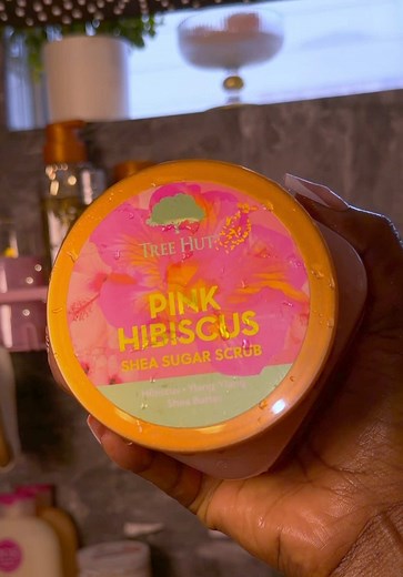 This shower routine will also have you smell so fresh and sweet😍🕯️🧴🛁🚿 I love these products #hygieneproducts #BeautyTok #bodycare #beautytips #creatorsearchinsights @Thayers @Tree Hut @eos Products @LATTAFA USA @Dove Beauty & Personal Care @sundaebody @Johnson’s Baby