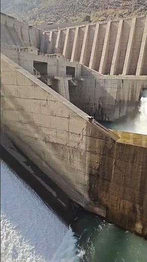 Flap and Sluice Gate Discharging Reservoir Water