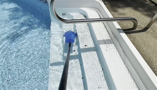 Watch Review of the POOL BLASTER Max Cordless Pool Vacuum on Amazon Live