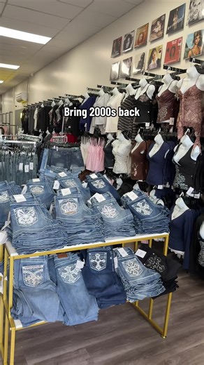Reviving 2000s Fashion Trends