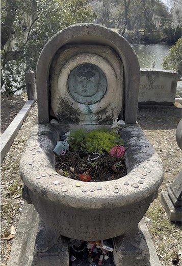 Baby Rosalie's Grave: A Touching Memorial