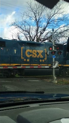 CSX Engine 2019 rolling through Phoenix, NY 11-14-2025