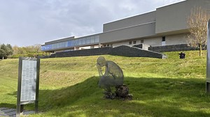 Saturé, le crématorium de Court-Saint-Etienne a été agrandi pour répondre à la demande et améliorer l’accueil des familles - RTBF Actus