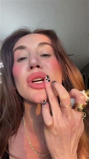 Violette fr French girl lip for everyday makeup looks