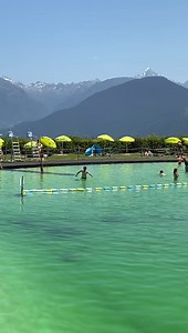 UNE INOUBLIABLE BAIGNADE FACE AU MONT BLANC... Plan d'eau biotope de Combloux (950 m-Pays du Mont Blanc-Haute Savoie-Alpes-France) : 23 degrés dans l'eau et 29 degrés dans l'air ! Vidéo : Philippe Deparis Combloux Le Dandy - Combloux | La Place du Village