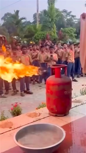 Leon Gumede on Instagram: "Problem solved 🤣🤣"