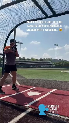 Class of 2028 Zach Estrada hitting TANKS at an SEC field...with a WOOD BAT‼️ #baseball #perfectgame