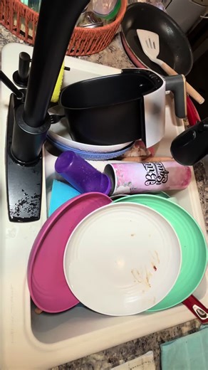 Happy Wednesday friends! ❤️Who else is ready for this snow and ice to melt?? I know I am!! #tiktoklive #fypシ #fypシ゚viral🖤tiktok☆♡🦋myvideo #bluecollarwifey #CapCut