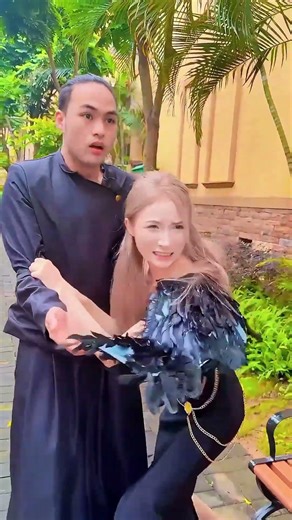 सफेद पक्षी और काला पक्षी एक दूसरे को नुकसान पहुंचाते हैं, जबकि जेहना पीड़ित होता है #superman #funny