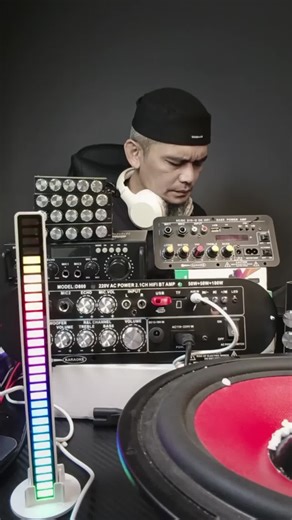 Voice-Controlled RGB Pickup Light for Music Atmosphere