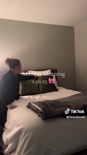 Happy Monday friends!! 🎀 #morningroutine #fyp #routine #postgrad #monday