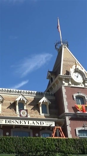 The CLASSIC Entrance View of the Disneyland Railroad