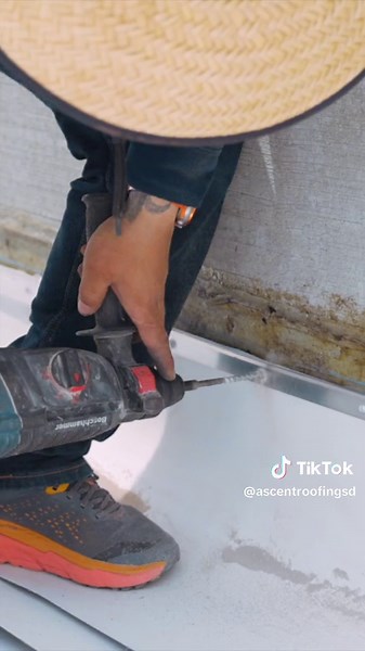 Installation of wall base flashing consist of sealing the transition from the roof to the walls. This involves applying the roof membrane adhered with glue and sealing it at the top using a steel termination bar over waterblock sealant. It’s definitely a process that requires plenty of experience to get it all done properly. #ascentroofingsd #roofing #residentialroofing #commercialroofing #sandiegopropertymanagement #sandiegorealtor