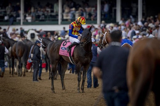 Here is a sequence of images from @_RYUSEI_0531 bowing to the @ChurchillDowns Crowd. It was funny the TV Crew was yelling at him to hurry up and bring the horse back, not knowing the traditional respect the Japanese jockeys show the crowd and fans. We still have much to learn. We need to do a better job of presenting the horses to the fans. #テーオーエルビス