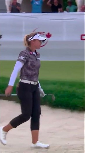 Brooke Henderson with a clutch bunker hole out 🔥