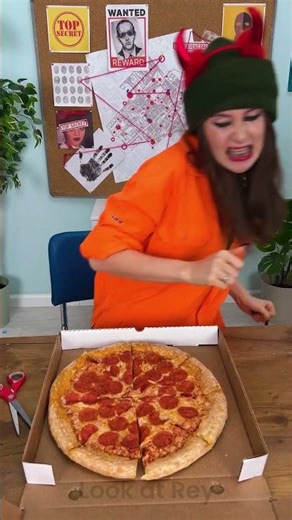 Pizza thief mode: activated 🍕🤫 #hacks #funny