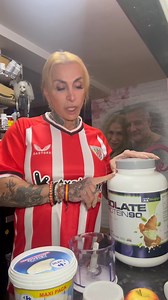 Queréis un pastel rápido y proteico por aquí os dejo esta receta muy rica con una manzana, dos huevos, un yogur griego y un poquito de pádel | Paloma Parra Martin