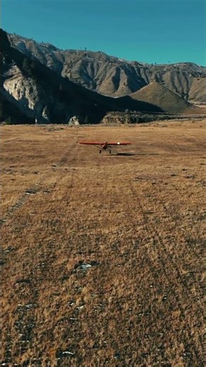 Kitfox STi landing on plateau #kitfox #lifeisbutadream #aviation #youtubeshorts #trending