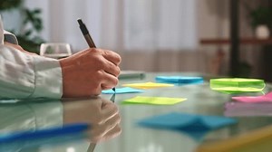 Une main de femme écrivant sur : vidéo de stock (100 % libre de droit) 3844215555 | Shutterstock