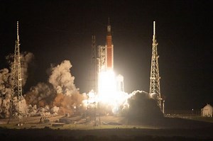 Pesawat Luar Angkasa Orion NASA Sedang dalam Perjalanan Menuju Bulan - National Geographic