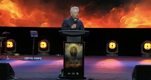 🔥Opening The Heavens | September 12, 2025 Pastor Kent Christmas delivered what can only be called a prophetic word of the century! 🙌 This was not just a message—it was a divine decree, a heaven-sent word that shook the atmosphere and marked this generation. The fire of God fell as truth was proclaimed, chains were broken, and destinies were awakened. This word carried the weight of eternity—life-changing, nation-shifting, and history-making. 💥 Lives were transformed. 💥 Hope was restored. 💥 