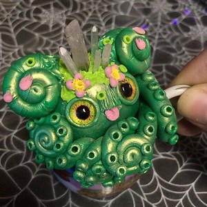 60 reactions · 11 shares | TUTORIAL TIME little greeny bean tentacle critter to perk up your Thursday afternoon!  | Carys Cuttlefish | Facebook